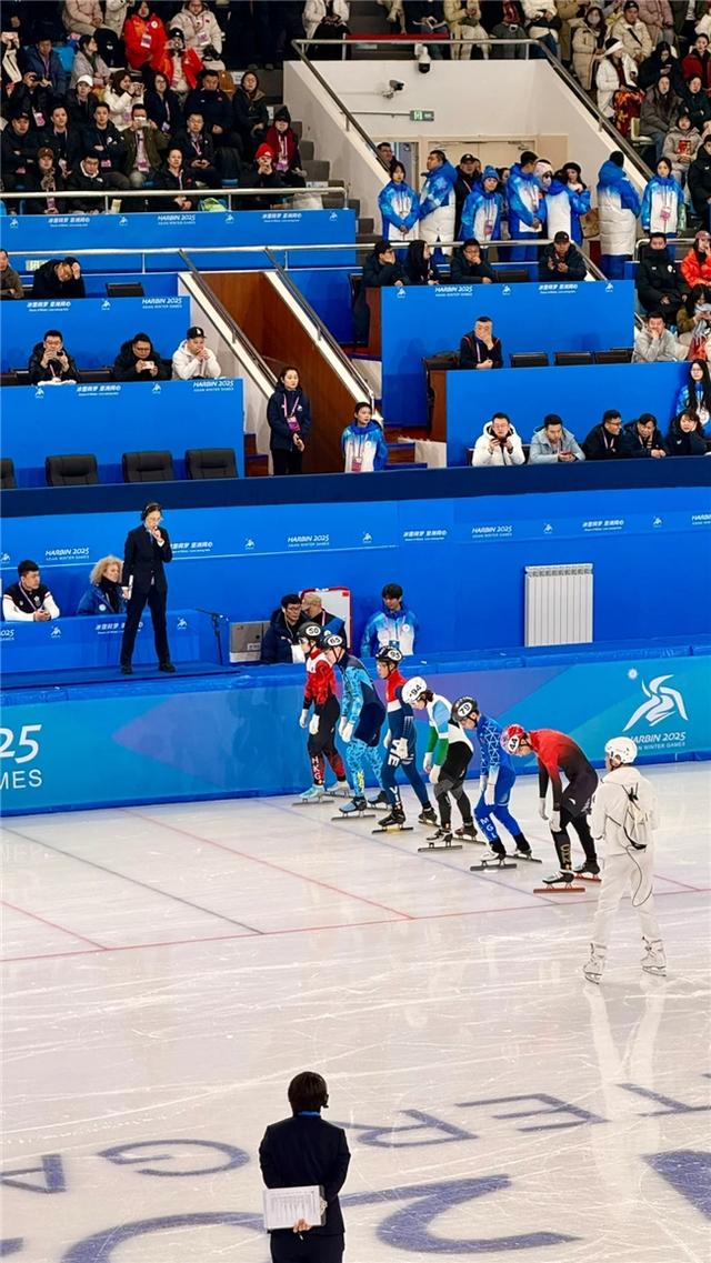 短道速滑冠军拼速度拿下金牌