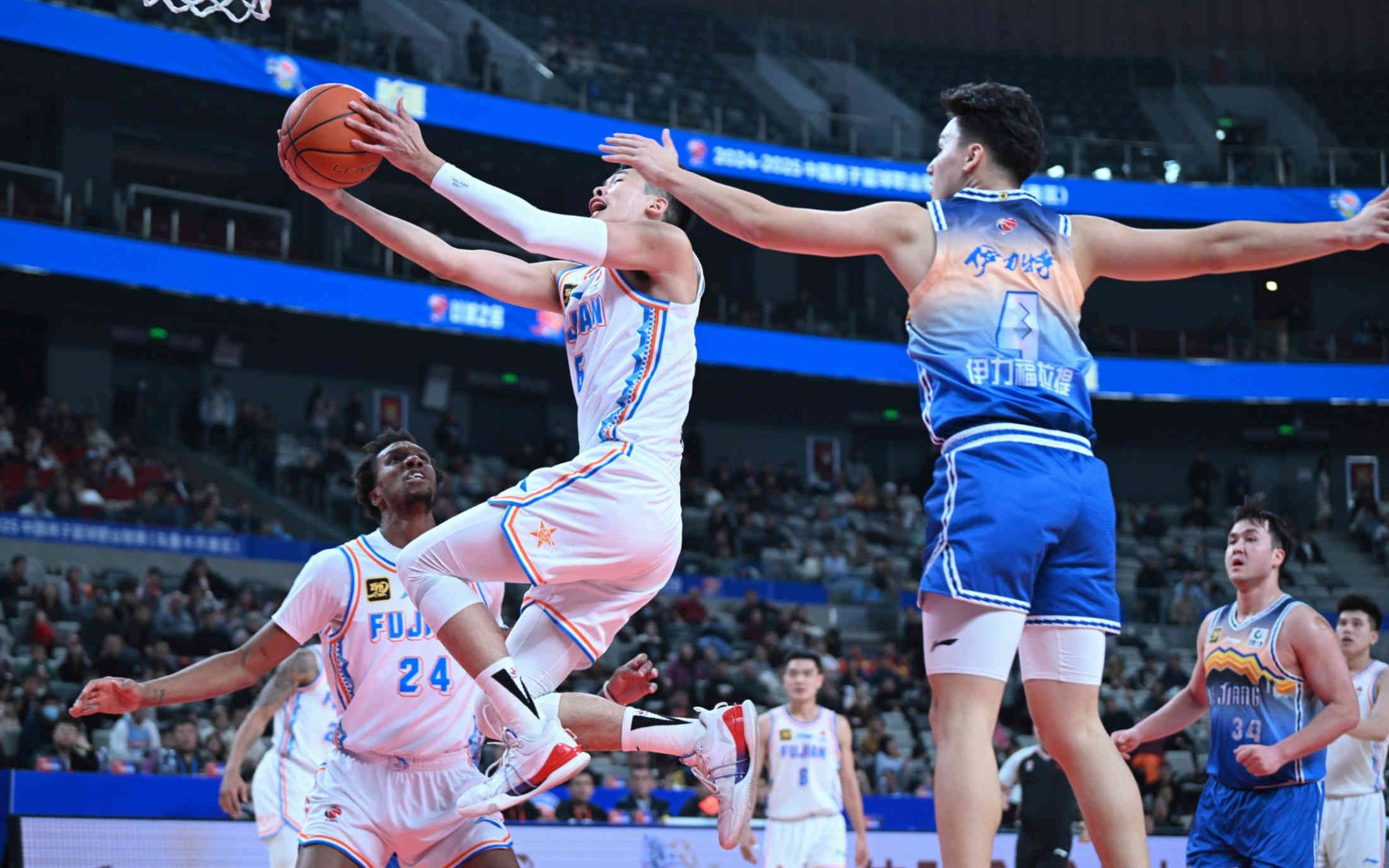 开云平台-福建男篮客场获胜，内线硬仗打得漂亮