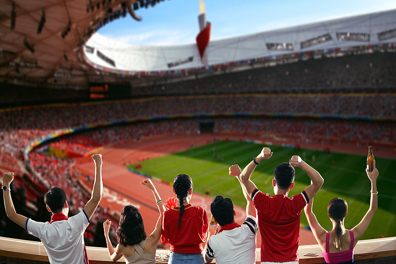 比赛中的精彩瞬间让球迷们欣喜若狂