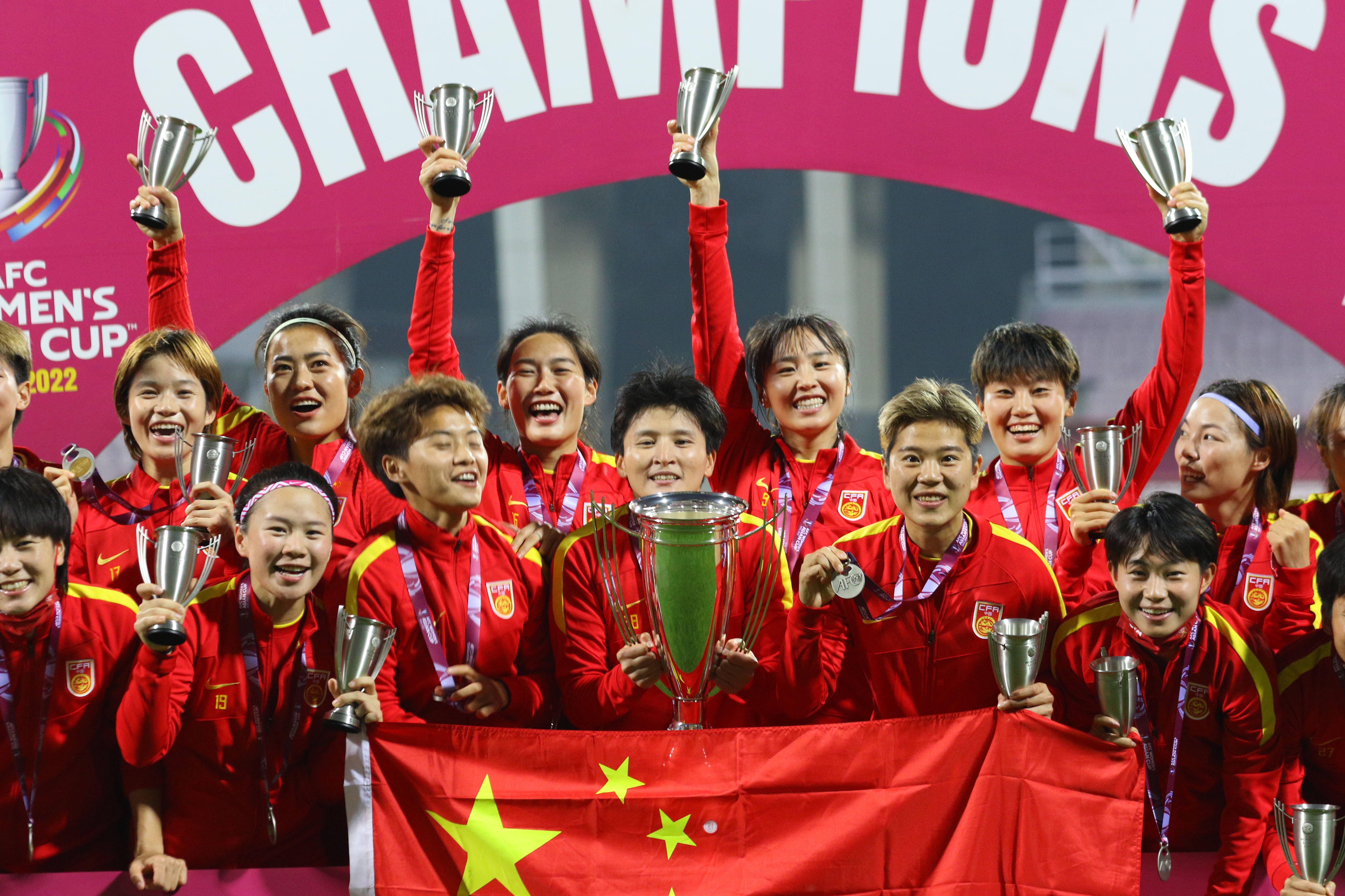 关于中国女足比赛即将举行，球迷们翘首以盼，期待奇迹发生的信息
