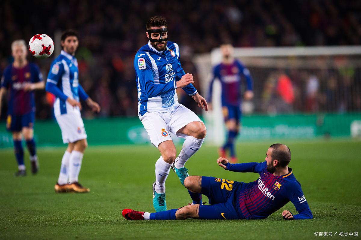 关于比利亚雷亚尔在客场战胜对手，提升积分榜排名的信息