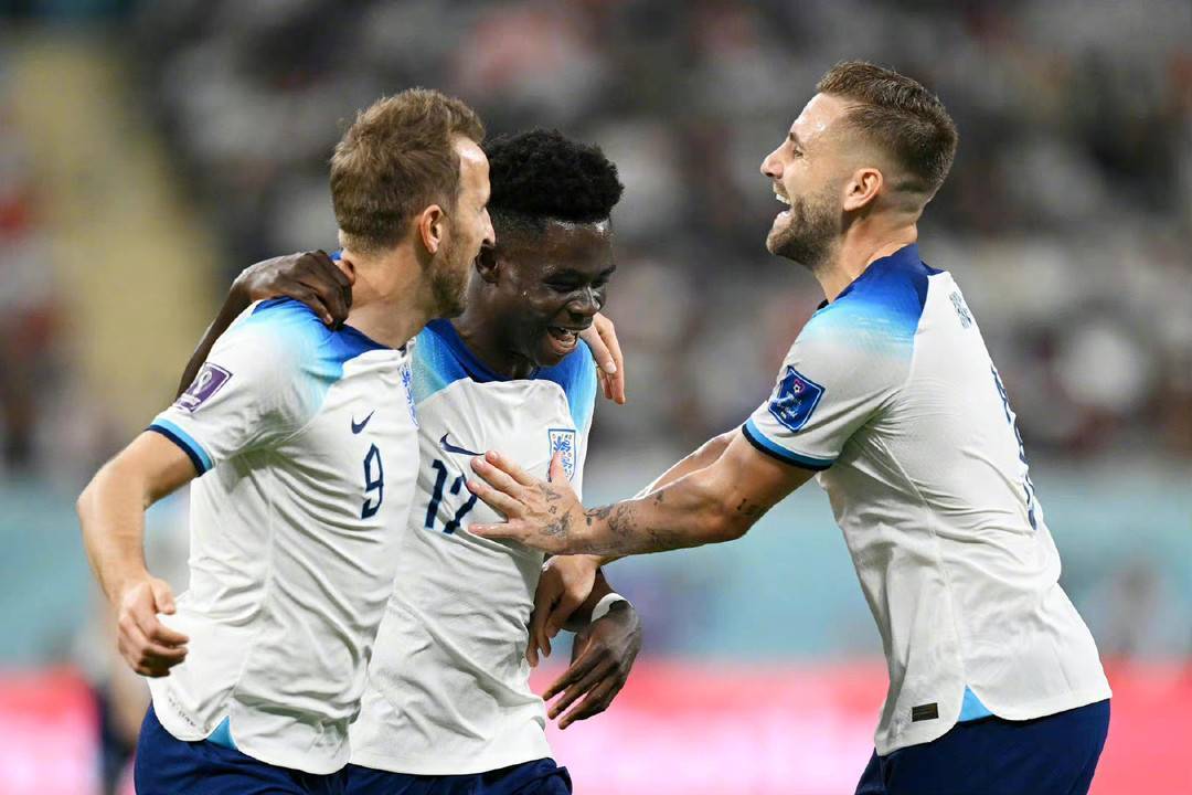 GEN力克CLG，Bin线上压制力十足峡谷大战小组赛，锁定晋级资格