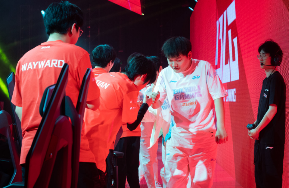 100T鏖战TES，BDD打出惊人五杀激烈交锋小组赛，留下经典瞬间