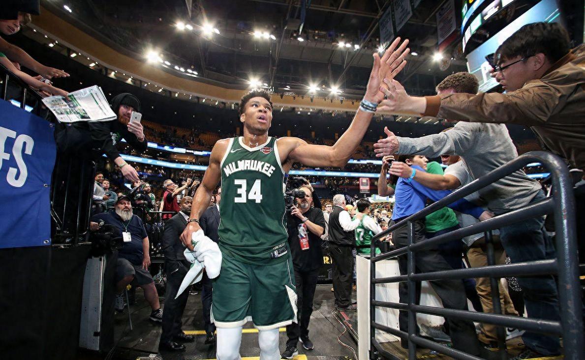 开云体育中国-关于雄鹿大胜开拓者，领先2-0的信息