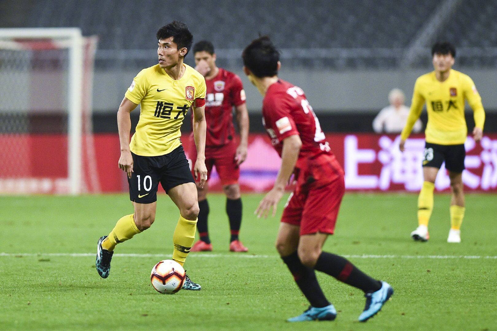 开云APP-广州恒大客场不敌山东鲁能，遭遇失利